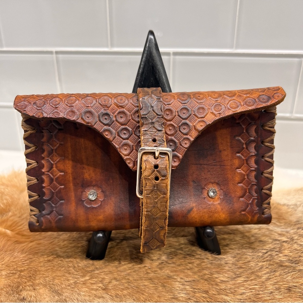 Genuine Thick Leather Hand Tooled Stylish Wallet Purse with Buckle Closure NWOT